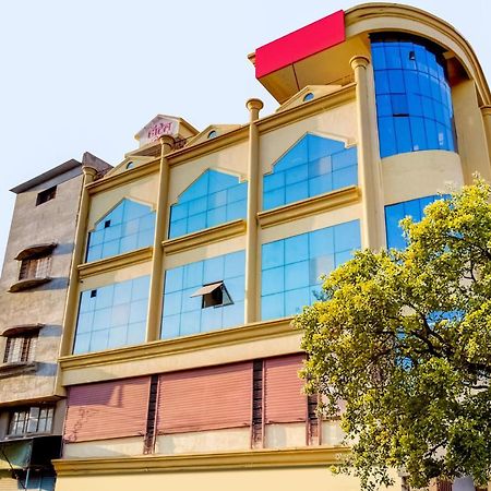 Oyo 81625 Hotel Radhika Manmad Экстерьер фото