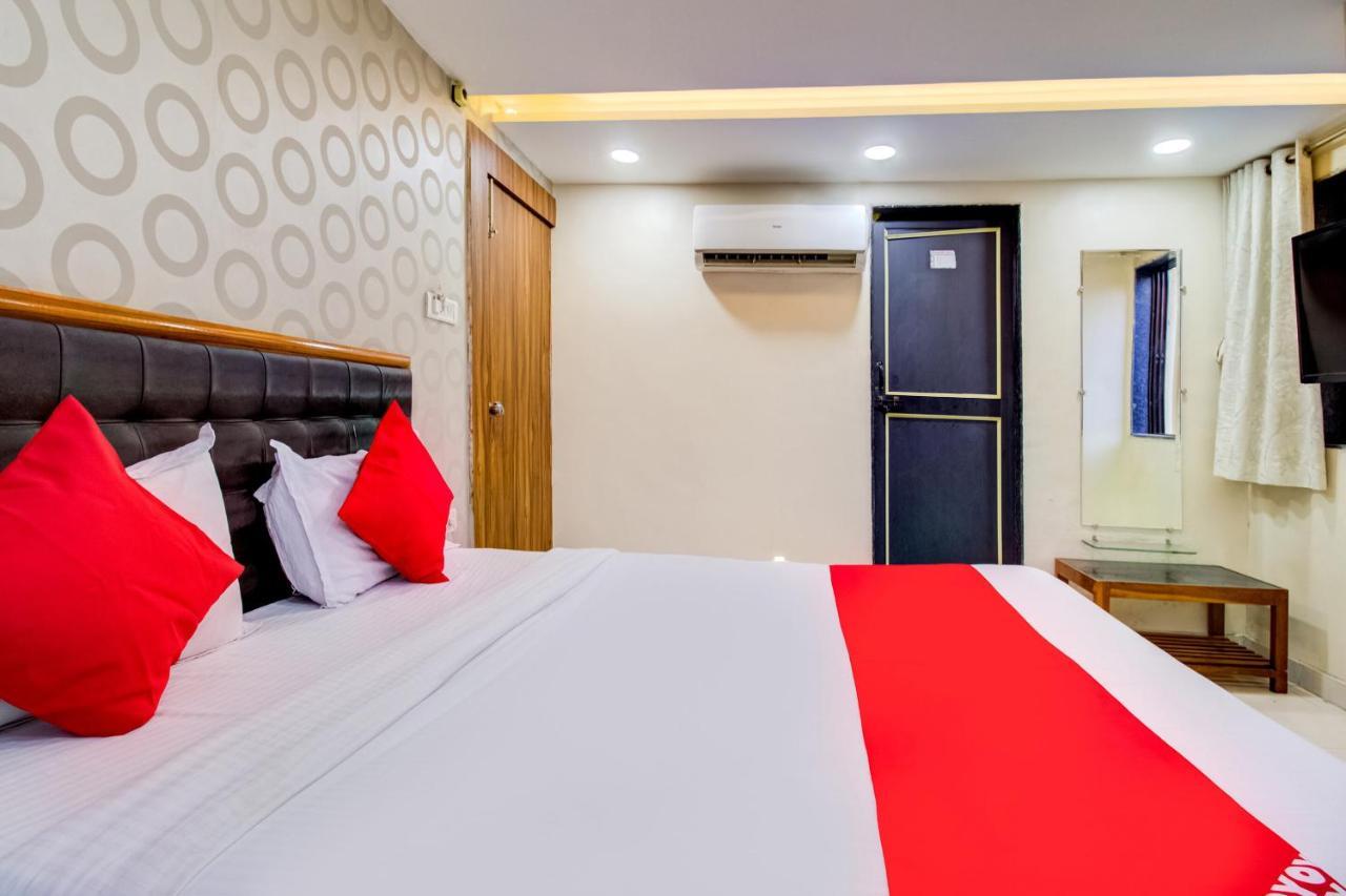 Oyo 81625 Hotel Radhika Manmad Экстерьер фото