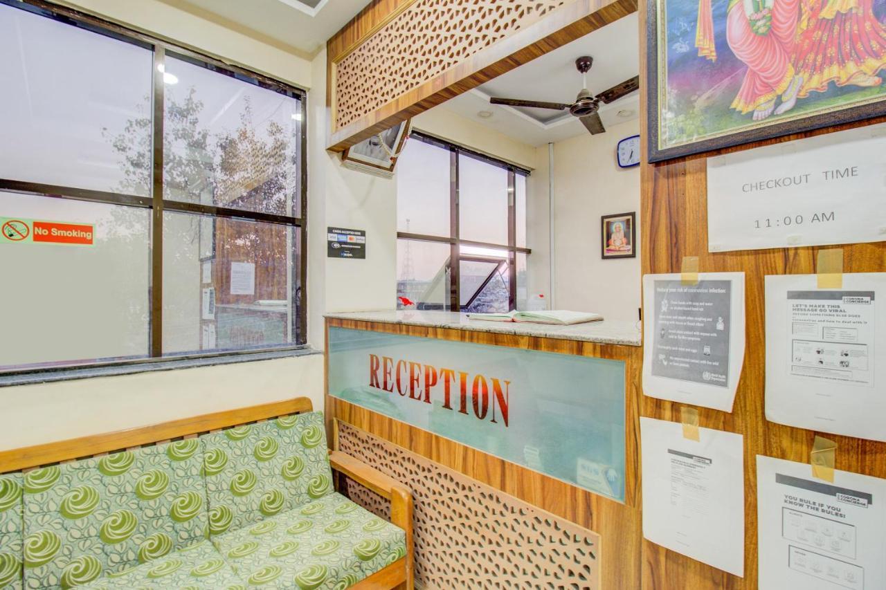 Oyo 81625 Hotel Radhika Manmad Экстерьер фото